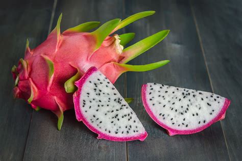 How Do You Cut and Eat a Dragon Fruit? And Why Does It Feel Like You're Preparing a Tiny Alien Spaceship?